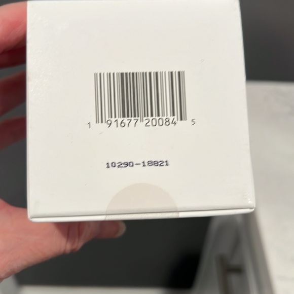 Alo Luminizing Facial Moisturizer - Picture 3 of 4